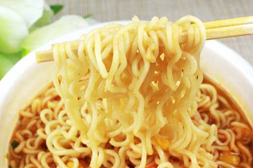 Sai lầm tai hại khi ăn mì tôm, 90% người Việt mắc phải