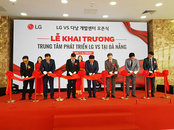 Cắt băng khai trương Trung tâm Nghiên cứu LG VS tại Đà Nẵng ngày 9/12/2020