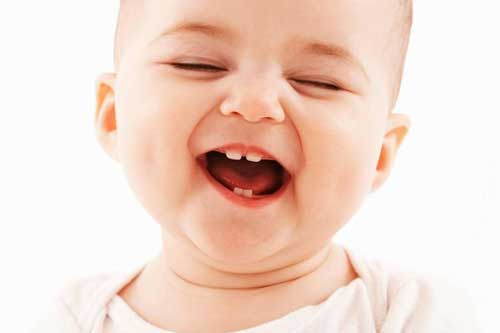 Bỏ túi ngay 4 mẹo dân gian đơn giản giúp trẻ mọc răng không bị sốt