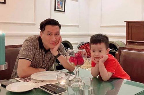 Con trai được bạn gái cùng lớp nắm tay, Việt Anh đưa lời khuyên khiến dân tình 'té ngửa'