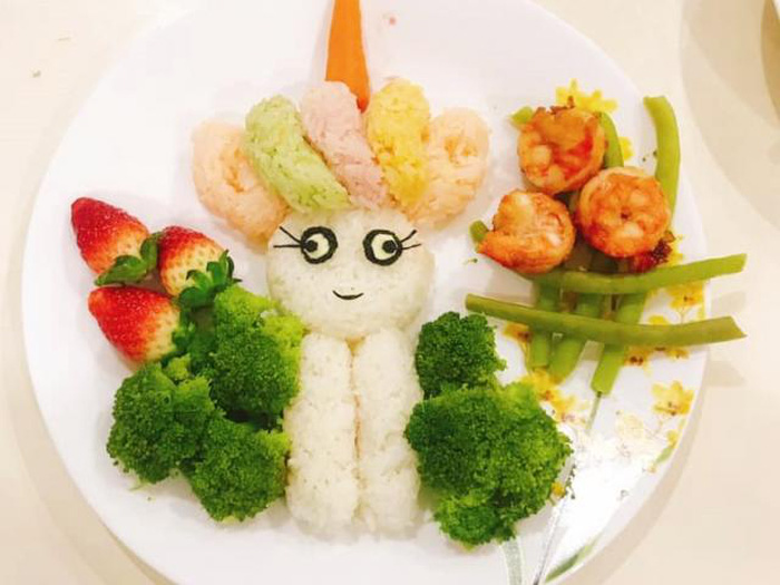 Cách làm đĩa cơm đẹp mắt 'đặc trị' con lười ăn của mẹ 8X