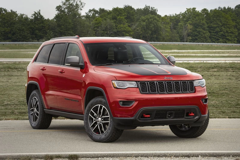 1. Jeep Grand Cherokee 2021 (giá khởi điểm: 32.350 USD).