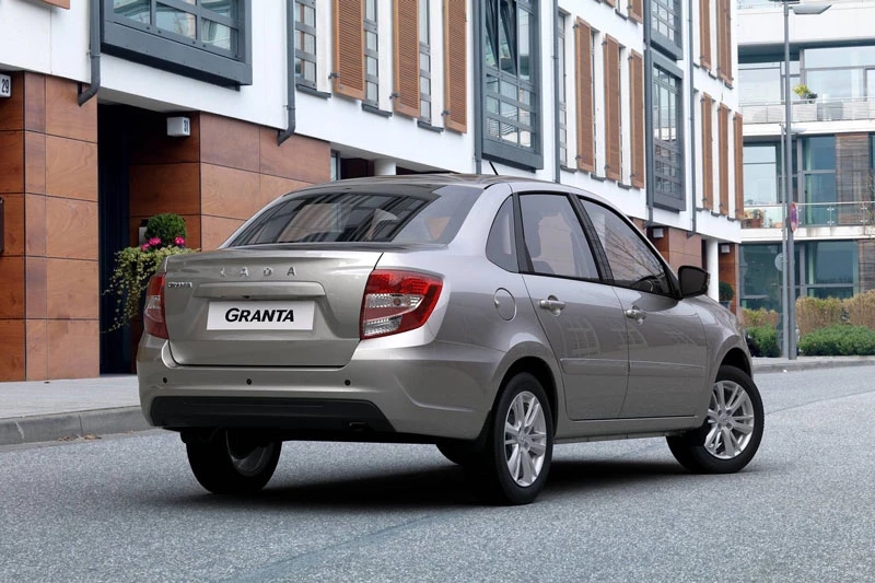 1. Lada Granta (doanh số: 14.540 chiếc).