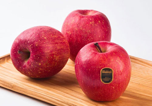 Lộ diện táo tuyết đỏ "đi máy bay" về Việt Nam khiến giới sành ăn "cháy ví"