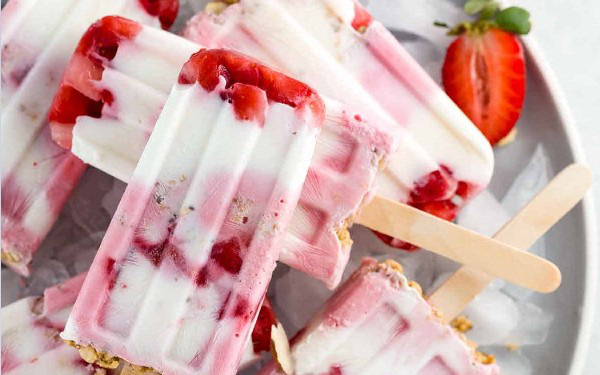 Mắc bệnh tay chân miệng ăn kem có ảnh hưởng gì không?