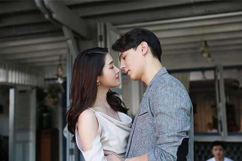 Đi làm ăn xa 3 năm mà chẳng mang được đồng nào về cho vợ con, khi về tới nơi tôi đứng hình nhìn sự thay đổi chóng mặt của căn nhà cũ