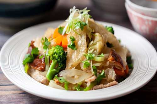 Thịt heo xào hành tây đổi vị bữa cơm gia đình