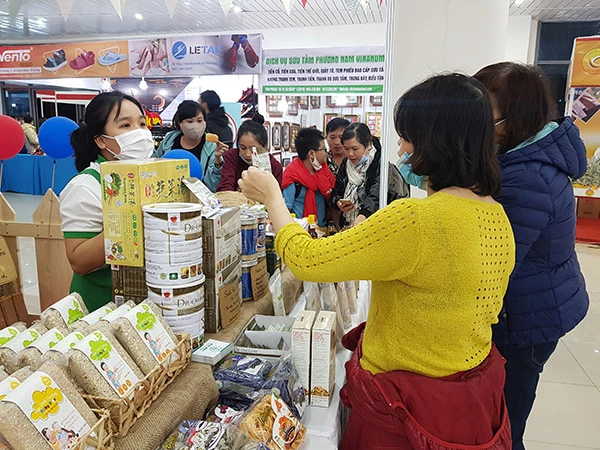 Và mua sắm tại Hội chợ "Hàng Việt - Đà Nẵng 2020"