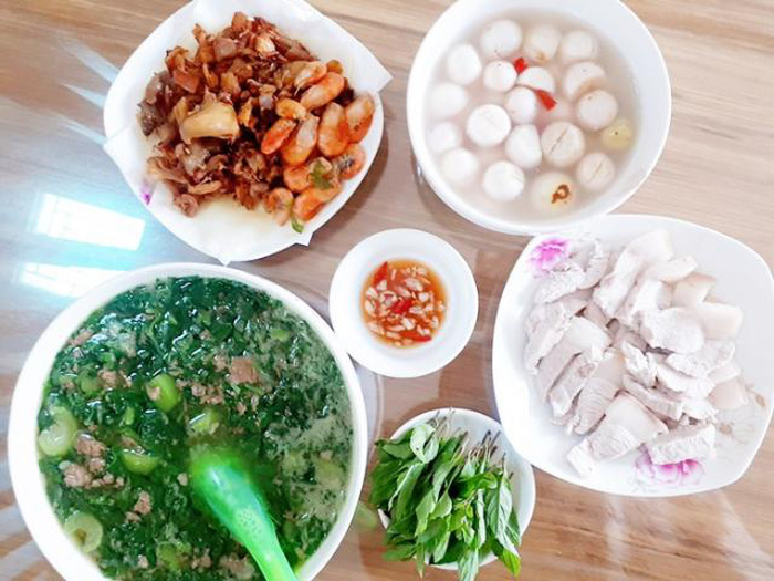 Phát thèm với 'mâm cơm bình dân' cô gái 9X về quê nấu cho bố mẹ ăn