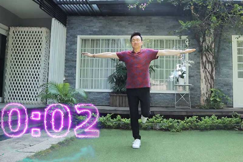 Bác sĩ nói gì về thử thách đứng 1 chân kiểm tra đột quỵ của cố nghệ sĩ Chí Tài?