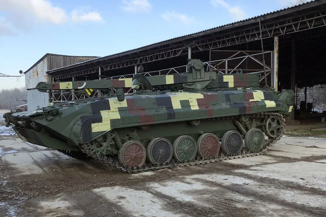Xe bọc thép cứu kéo BREM-2 của Quân đội Ukraine đã được sửa chữa và hiện đại hóa. Ảnh: Defense Express.