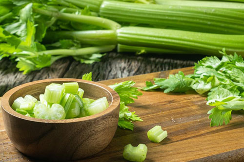 Cần tây vừa là món ăn ngon bổ vừa là thuốc chữa bệnh nhưng cấm kỵ ăn với những thực phẩm này