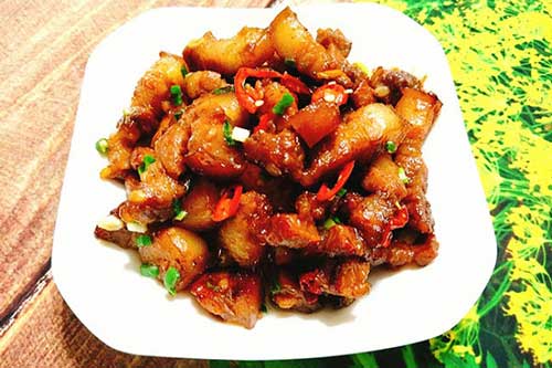 Bữa cơm sum vầy cuối tuần với món thịt rang cháy cạnh mặn mà béo ngậy