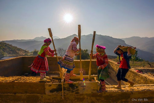 Khám phá vẻ đẹp kiến trúc Nhà đất trình tường của người Mông vùng Cao nguyên đá