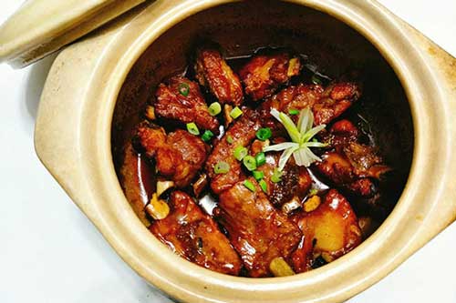 Biến tấu sườn kho tộ đưa cơm ngày đông lạnh