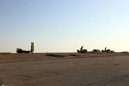 Iran vận chuyển hệ thống tên lửa và phòng không cho Syria