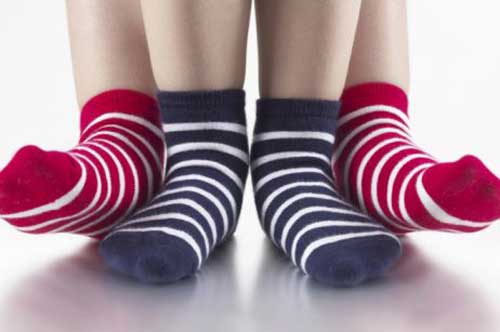 Tác hại đáng sợ khi đi tất cho trẻ vào những ngày rét đậm kéo dài