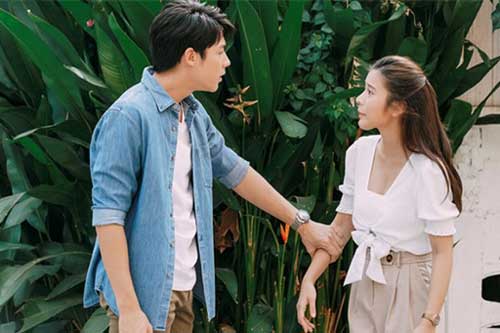 Đi làm về muộn, thấy đồ đạc bị đập tanh bành, hai con sợ hãi từ góc nhà lao ra ôm chặt mẹ mà khóc nức nở, tôi chỉ biết nghiến răng căm hận chồng