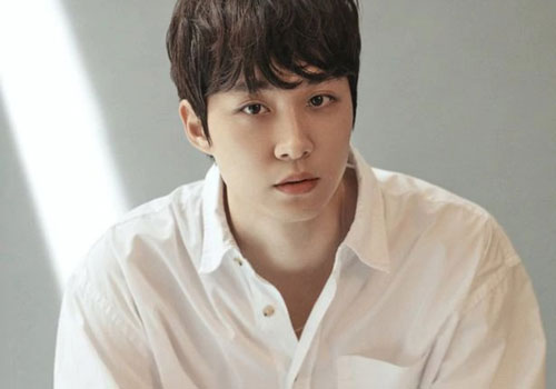 Đạo diễn phim kinh dị "The Call" gây sốt bởi vẻ ngoài đẹp tựa "nam thần"