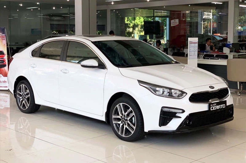 8. Kia Cerato (doanh số 1.737 chiếc).