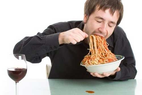 4 tác hại của thói quen ăn uống quá nhanh