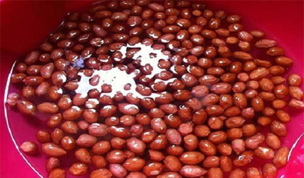 Cách làm đậu phộng rang tỏi ớt giòn ngon để lâu mà không bị ỉu