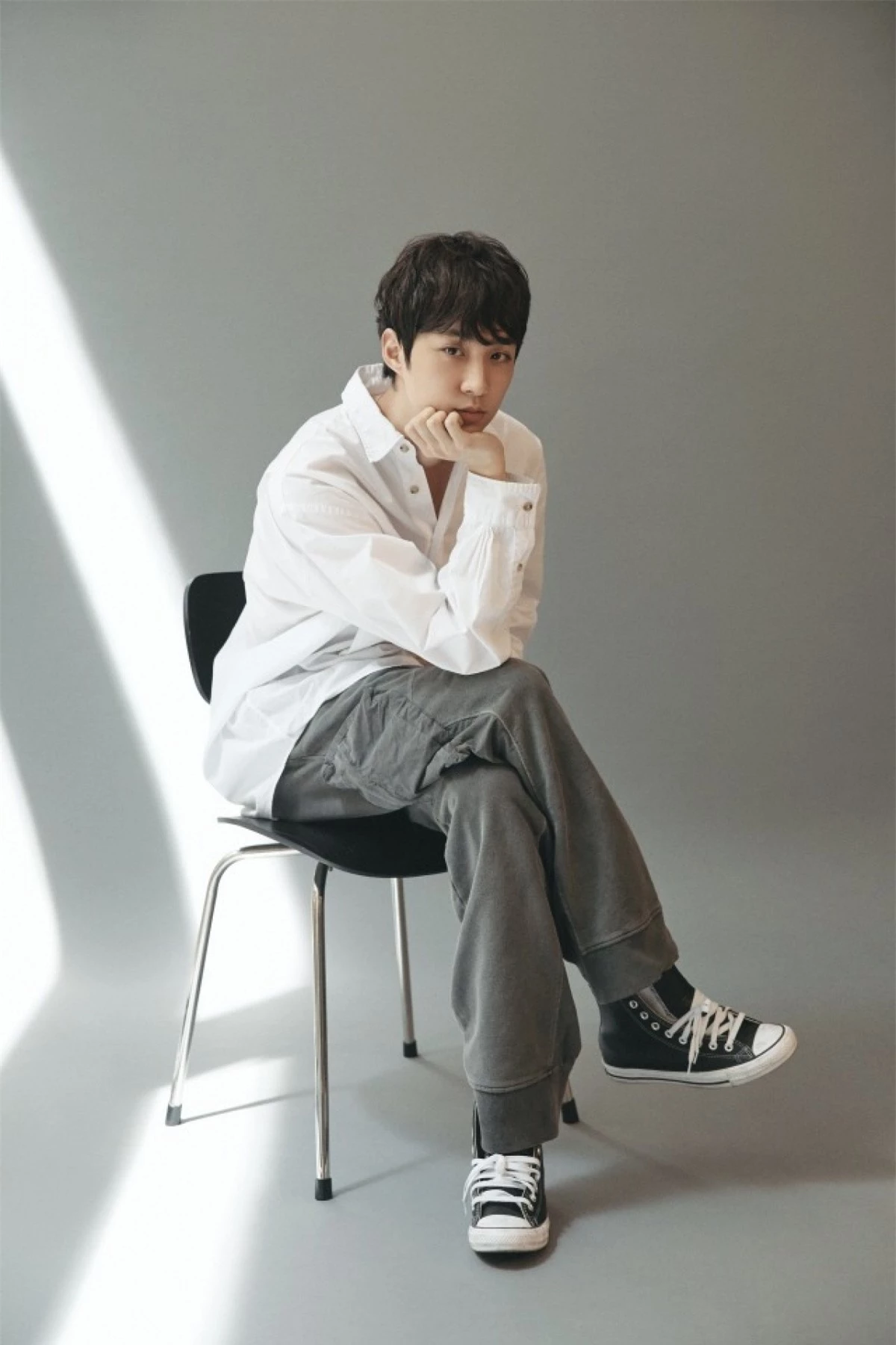 Không chỉ sở hữu ngoại hình đẹp, Lee Chung Hyun còn là một trong những đạo diễn trẻ được đánh giá cao.