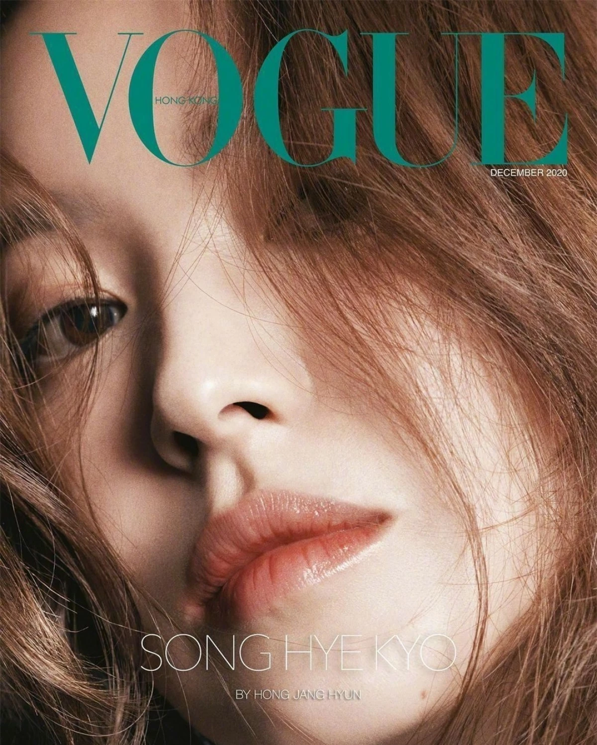 Mới đây, "Tường thành nhan sắc xứ Hàn" Song Hye Kyo gây sốt với loạt ảnh mới khi trở thành gương mặt trang bìa của tạp chí Vogue Hong Kong số mới nhất.