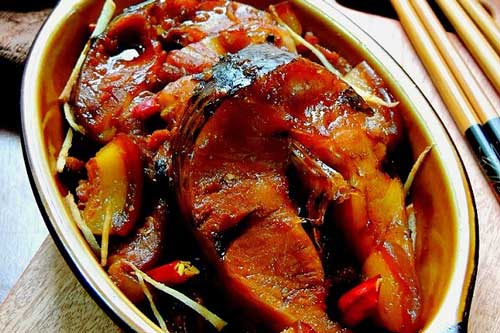 Cách làm món cá kho chuối xanh không tanh, thơm ngon tròn vị