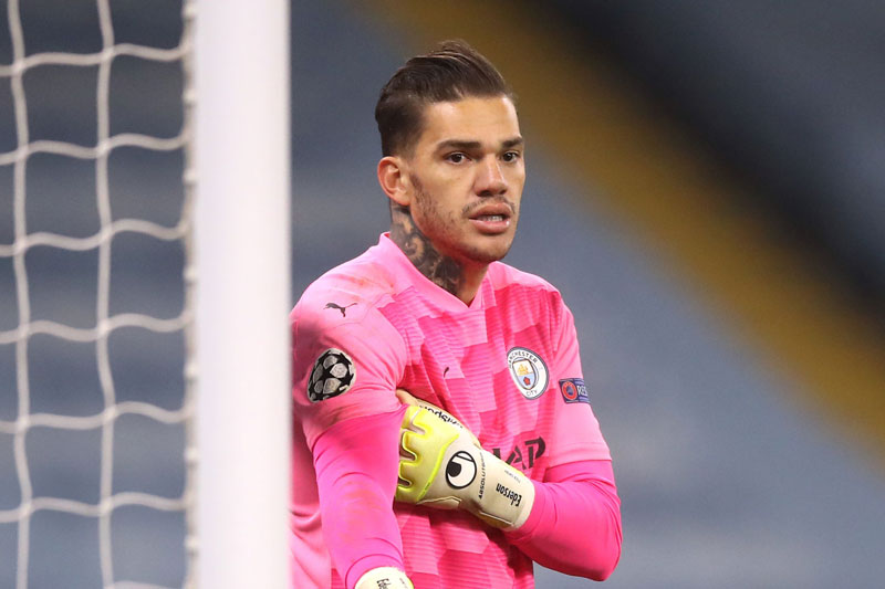 Đội hình mạnh nhất kết hợp giữa M.U với Man City: Khách áp đảo