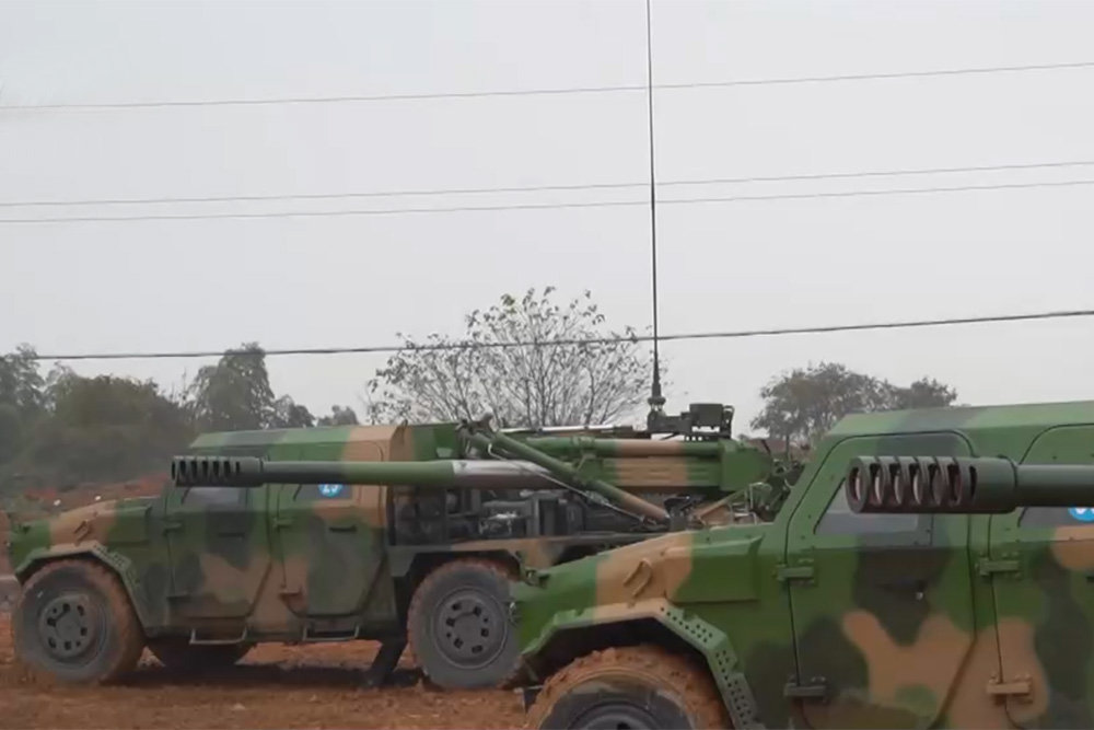 Lộ diện pháo tự hành bánh lốp 122 mm thế hệ mới Trung Quốc