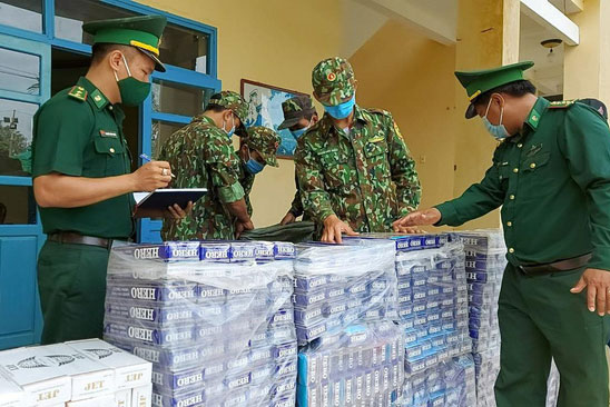 Thu giữ hơn 7000 gói thuốc lá lậu đang "tìm đường" vào Việt Nam