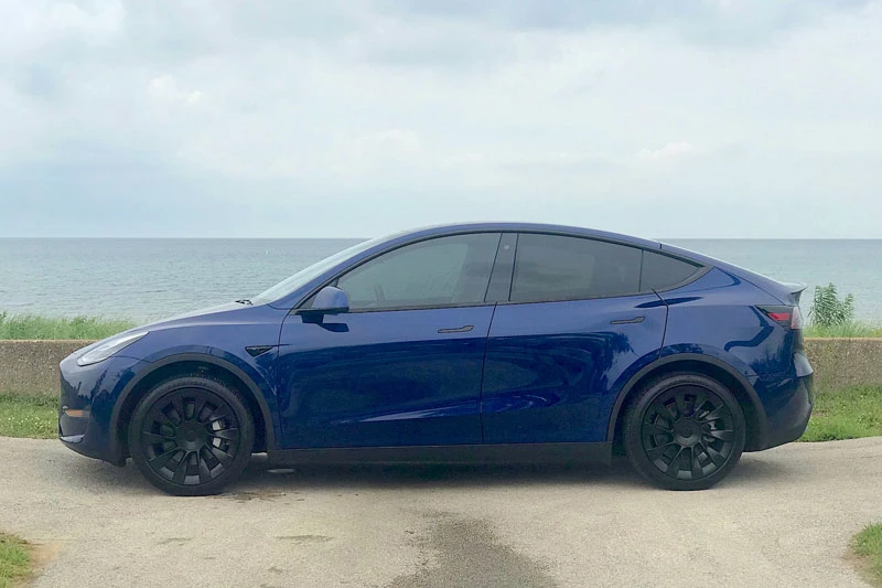 10. Tesla Model Y 2020 (giá khởi điểm: 52.990 USD).