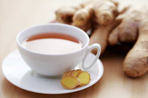 Trà gừng giúp bà bầu phòng chống cảm lạnh ngày mưa