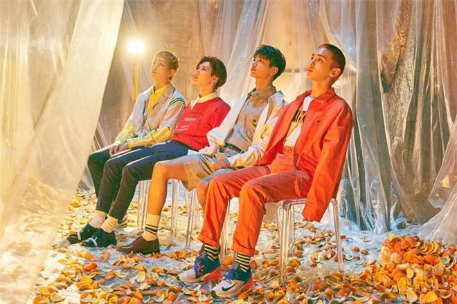 30 nhóm nhạc nam hot nhất hiện nay: BTS vững ngôi vương, ngỡ ngàng EXO bại trận vì 2 boygroup đông dân nhất Kpop - Ảnh 7. 30 nhóm nhạc nam hot nhất hiện nay: BTS vững ngôi vương, ngỡ ngàng EXO bại trận vì 2 boygroup đông dân nhất Kpop - Ảnh 7.