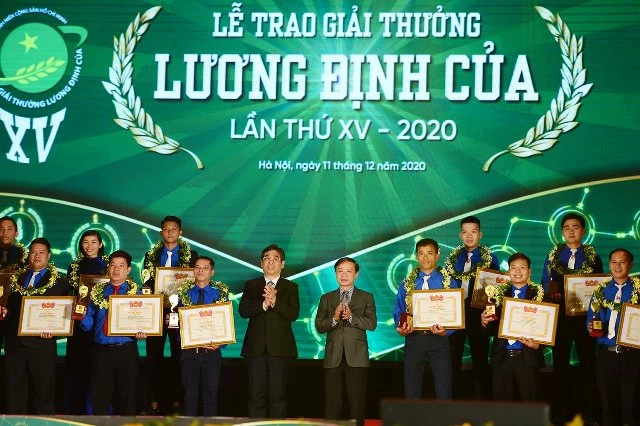 Những “nhà nông trẻ xuất sắc” được nhận giải thưởng Lương Định Của.