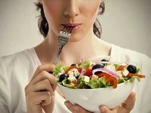 Những món ăn tốt cho người thường thức khuya