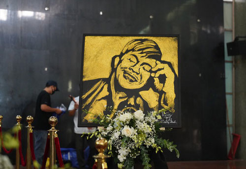 Nghệ sĩ và khán giả tiễn biệt nghệ sĩ Chí Tài