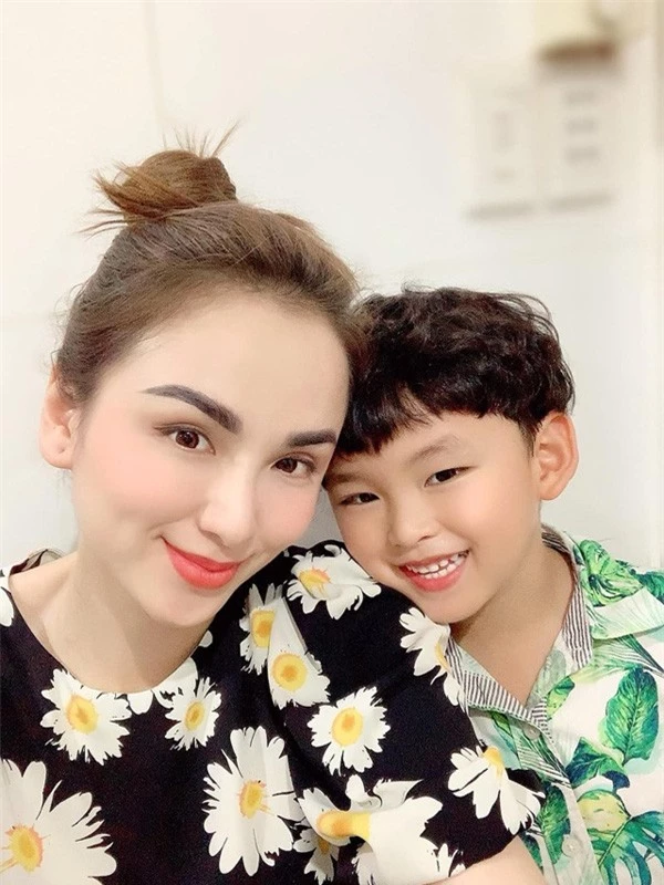 Giáng My - Diễm Hương: 2 Hoa hậu muốn nhường “ngôi” mà mãi không được - Ảnh 11. Giáng My - Diễm Hương: 2 Hoa hậu muốn nhường “ngôi” mà mãi không được - Ảnh 11.
