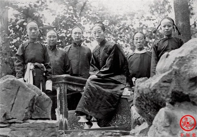 Lộ diện hoàng hậu lưng gù của Hoàng đế Quang Tự triều nhà Thanh - Hình 4 Lo dien hoang hau lung gu cua Hoang de Quang Tu trieu nha Thanh-Hinh-4