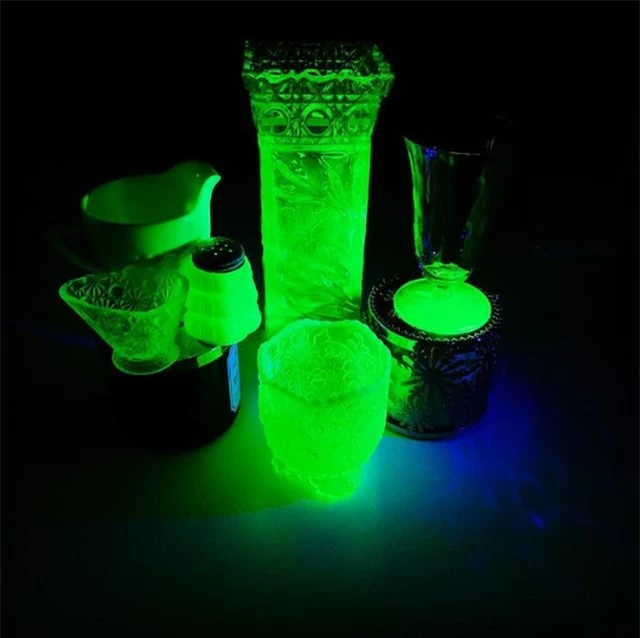 Thủy tinh Uranium - những món đồ cổ phát ra ánh sáng xanh - 1