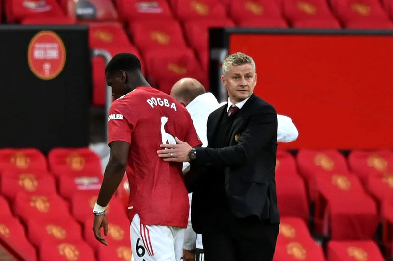 Pogba và Solskjaer. Pogba và Solskjaer.