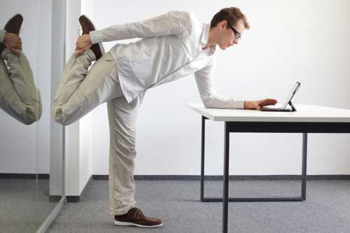 5 cách tăng vận động, làm giảm các bệnh về xương khớp dành cho nhân viên văn phòng