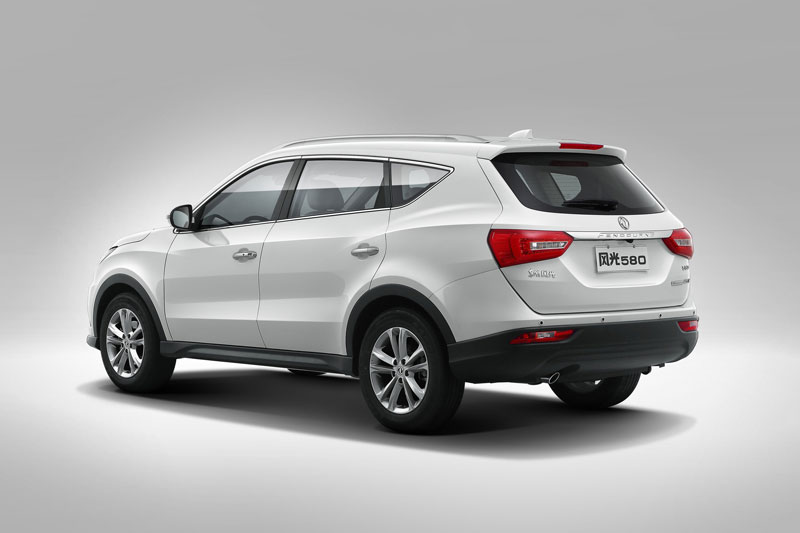 SUV 7 chỗ trang bị động cơ tăng áp, giá hơn 500 triệu đồng