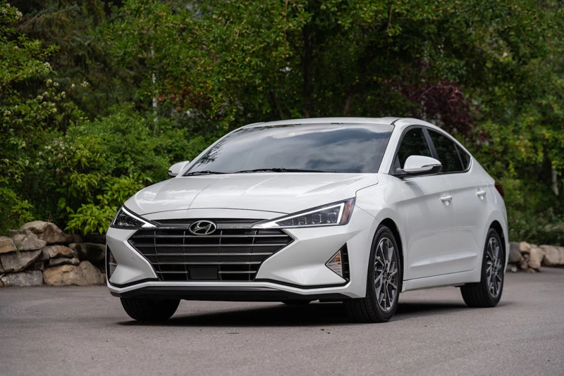 7. Hyundai Elantra 2020 (giá khởi điểm: 19.300 USD).