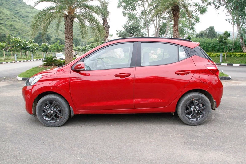 9. Hyundai Grand i10 (doanh số: 10.936 chiếc).