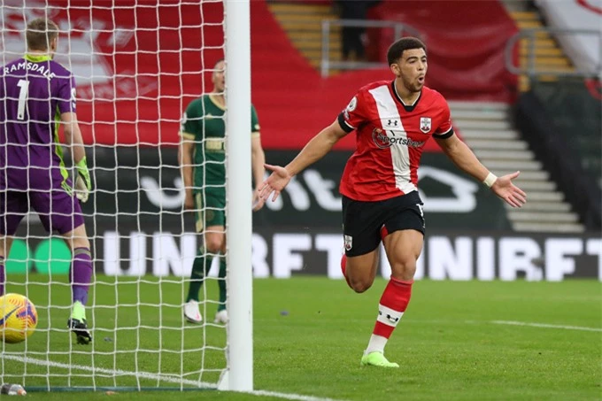 Che Adams khai thông thế bế tắc cho Southampton ở phút 34