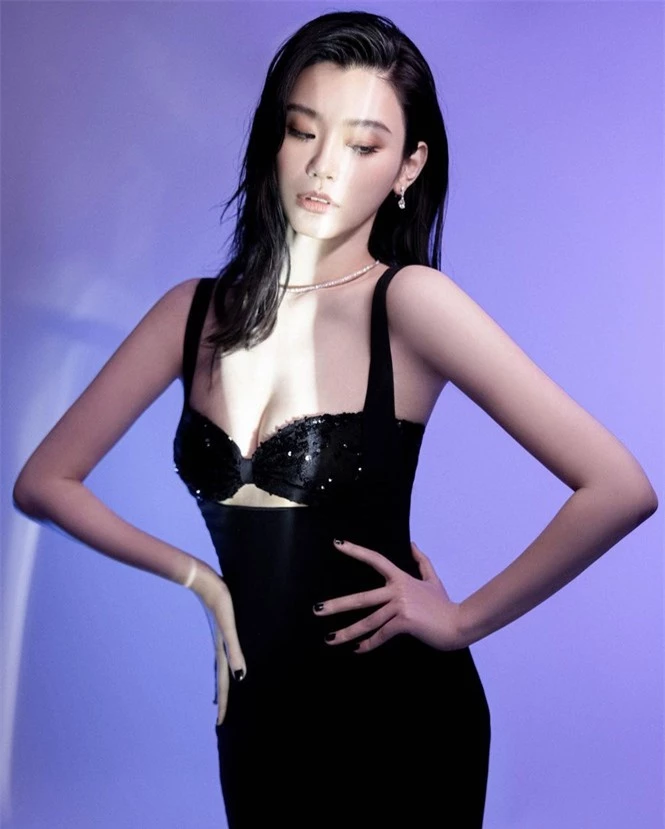 Người mẫu Victoria's Secret Ming Xi thả dáng 'gái một con' nóng bỏng sau sinh - ảnh 3