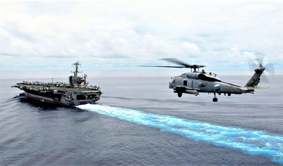Thiết kế Sikorsky MH-60R Seahawk kết hợp tinh hoa của các trực thăng săn ngầm SH-60B, SH-60F của Hải quân Mỹ. Nguồn: wikimedia.org.