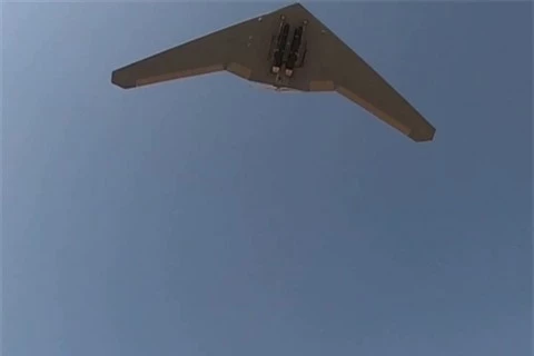 UAV tang hinh Iran bay qua cac can cu quan su My